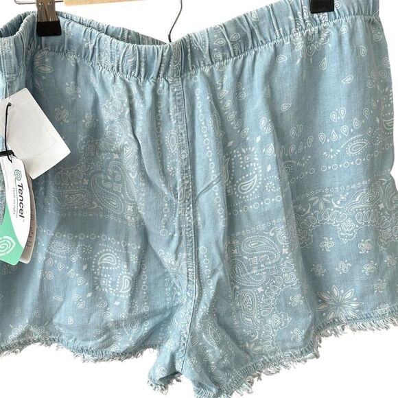 Tahari Women's Light Blue Paisley TENCEL Shorts Size L Casual Drawstring - Picture 3 of 6